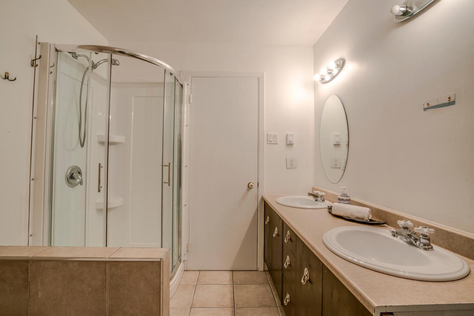 881 Familial Apartment