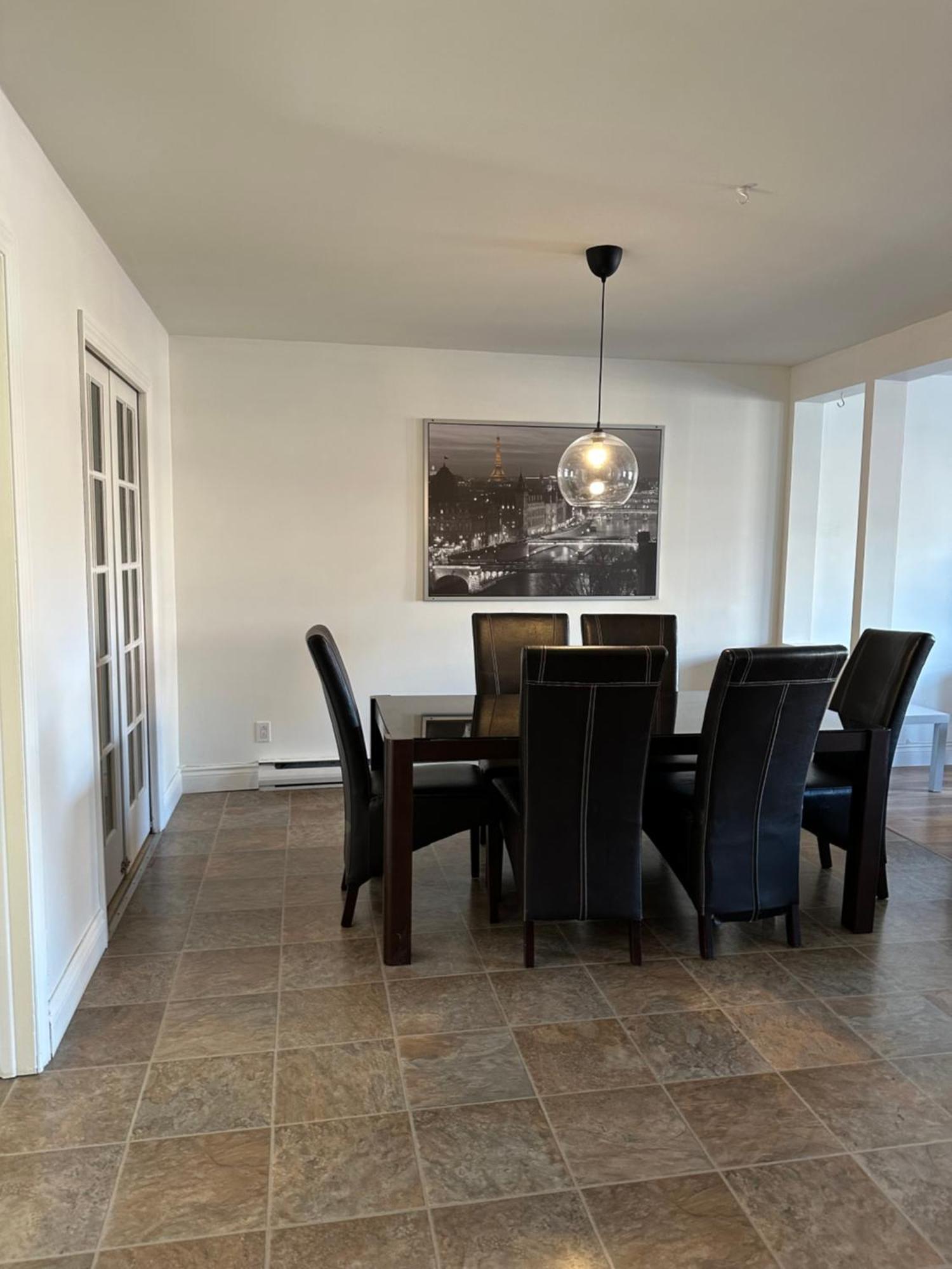 Apartment 881 Familial